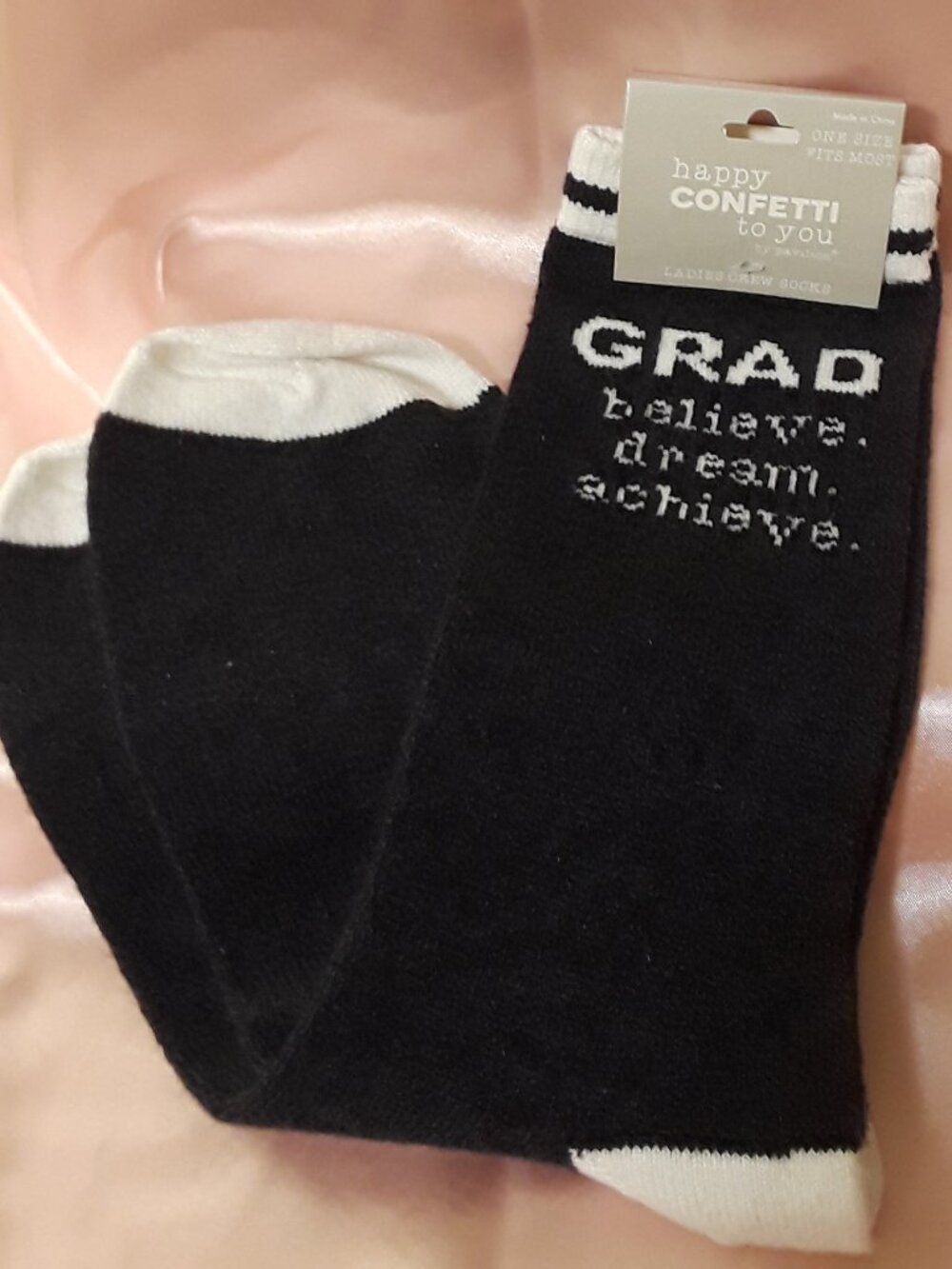 Graduation Crew Socks Ladies/Unisex Poly/Wool NWT GRAD Believe Dream Achieve